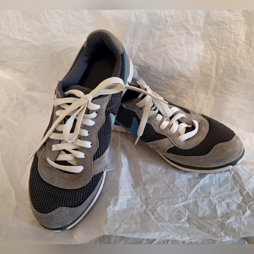 Nike Sneakers women's 8 blue
